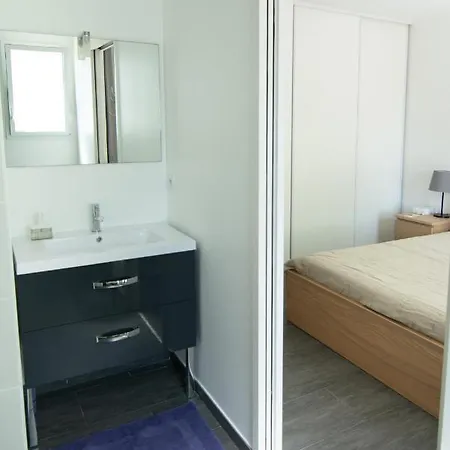 Indépendant Chez L’habitant Au Calme *